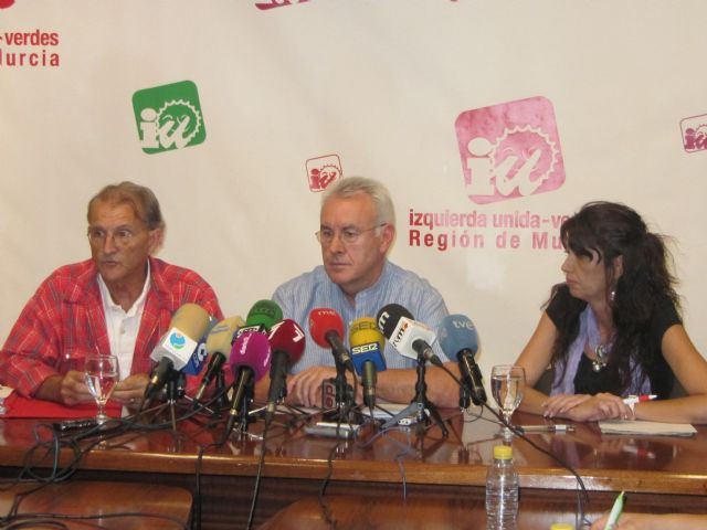 Lara (IU): O se cambia el modelo o nos hundimos más - 1, Foto 1