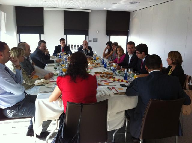 El Concejal de Turismo y los directores de hotel del municipio cambian impresiones - 1, Foto 1