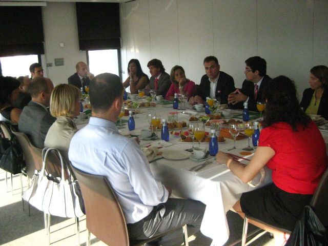 El Concejal de Turismo y los directores de hotel del municipio cambian impresiones - 2, Foto 2