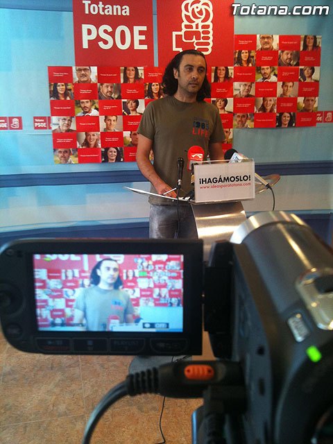 Martínez Usero: Los trabajadores de la recogida de basuras llevan meses sin cobrar, Foto 1