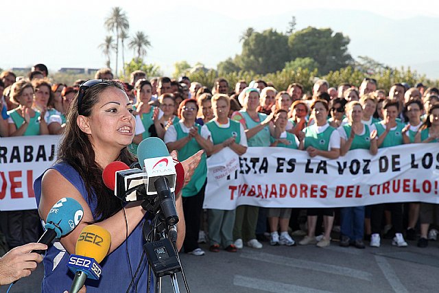 Los trabajadores de El Ciruelo han realizado un paro simblico de apoyo a la empresa, Foto 1