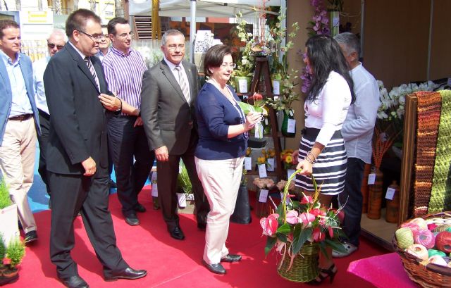 La 'III Feria Outlet, Mercachollo 2011' de Águilas abre sus puertas - 1, Foto 1