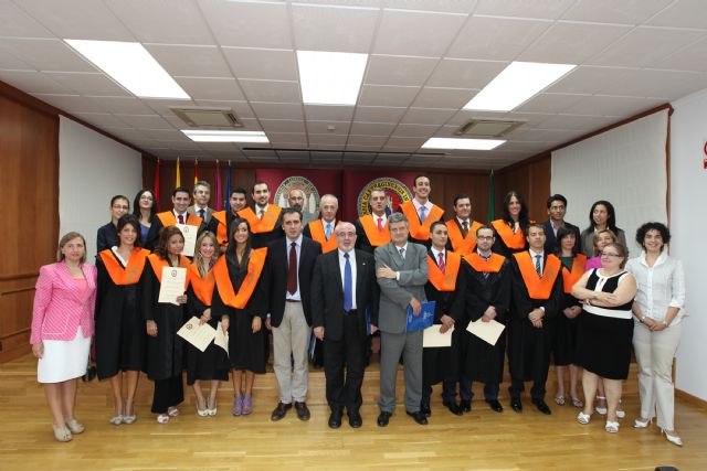 La UCAM entrega sus Becas y Diplomas a los nuevos Master en MBA y en Dirección y Gestión de Sistemas de Calidad y Medio Ambiente - 1, Foto 1