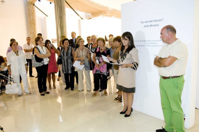 Julia Moreno pone voz al tiempo en cincuenta fotopoesías - 1, Foto 1