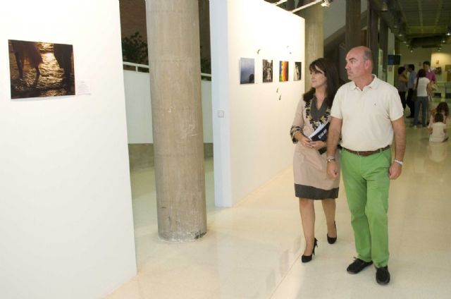 Julia Moreno pone voz al tiempo en cincuenta fotopoesías - 2, Foto 2