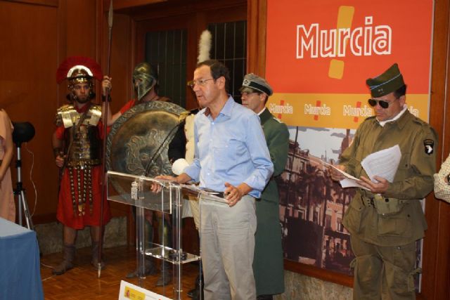 450 recreadores y 35 vehículos permitirán recrear 2.500 años de historia en el Jardín del Malecón - 1, Foto 1