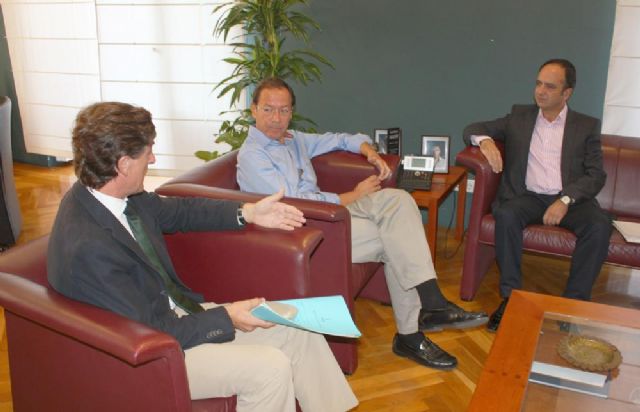 El Ayuntamiento trabaja con los placeros en el proyecto de construcción de la novena plaza de abastos del municipio - 1, Foto 1