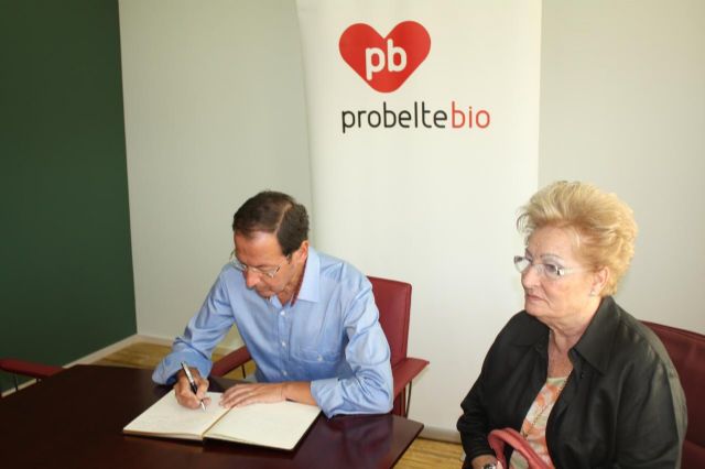 El Alcalde Cámara visita la planta de producción de extractos de Probeltebio - 2, Foto 2