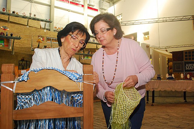 El Centro de Artesanía de Murcia acoge una exposición sobre encaje con una variedad de productos de artesanos de la Región - 1, Foto 1