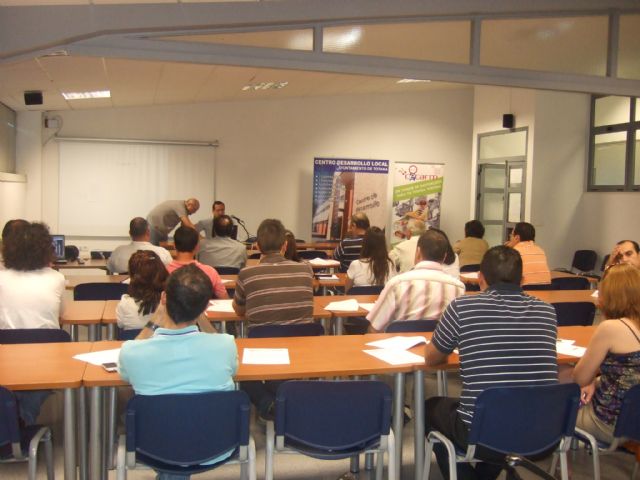 Businessmen and entrepreneurs participating in a workshop on "Digital ID, electronic ID and electronic invoice", Foto 2