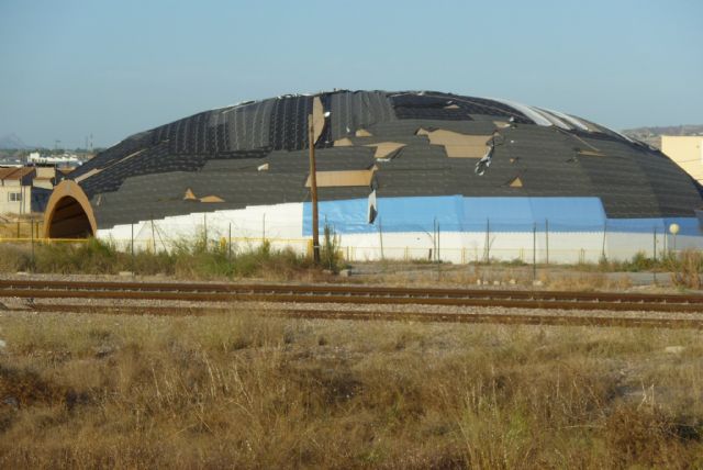 Con cinco millones de parados, el alcalde dice que las obras de la Piscina Climatizada no avanzan por falta de personal - 1, Foto 1