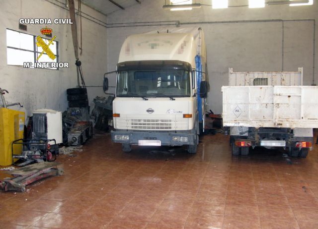 La Guardia Civil recupera gran cantidad de efectos sustrados y varios vehculos en Alhama de Murcia, Foto 1