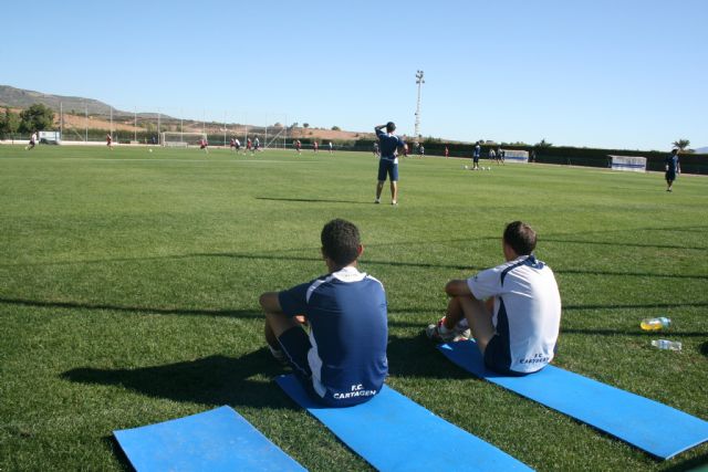 El FC Cartagena entrena durante los ltimos dos das en las instalaciones del Polideportivo Municipal “6 de Diciembre” - 1
