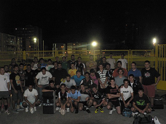 Integrantes del Equipo de Rugby de Cartagena en la Pista de Atletismo antes de desplazarse al Polígono Cabezo Beaza, Foto 1