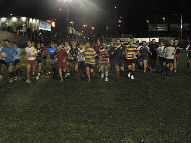 El equipo de Rugby entrenando en un campo de alquiler, Foto 2
