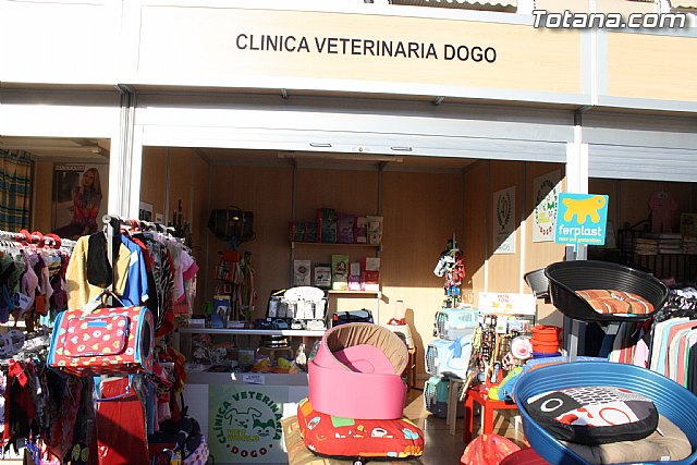 Clnica Veterinaria Dogo y Centro Veterinario Dogo hicieron entrega del bono de dos noches de hotel que sortearon entre los visitantes a su stand en la II Feria Outlet - 1