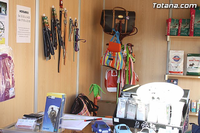 Clnica Veterinaria Dogo y Centro Veterinario Dogo hicieron entrega del bono de dos noches de hotel que sortearon entre los visitantes a su stand en la II Feria Outlet - 3