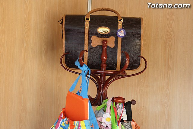 Clnica Veterinaria Dogo y Centro Veterinario Dogo hicieron entrega del bono de dos noches de hotel que sortearon entre los visitantes a su stand en la II Feria Outlet - 4