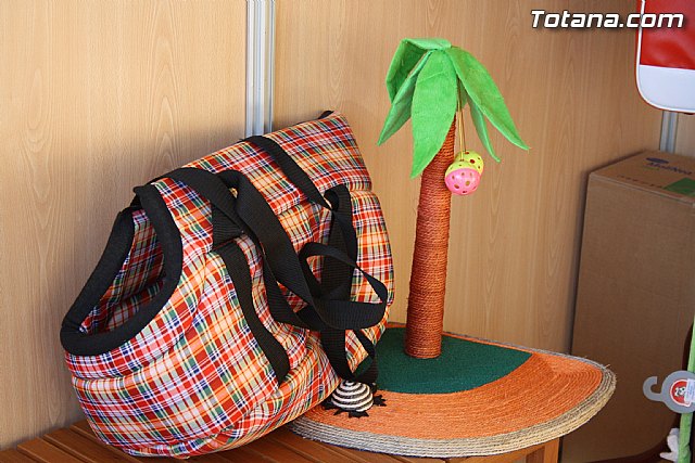 Clnica Veterinaria Dogo y Centro Veterinario Dogo hicieron entrega del bono de dos noches de hotel que sortearon entre los visitantes a su stand en la II Feria Outlet - 6