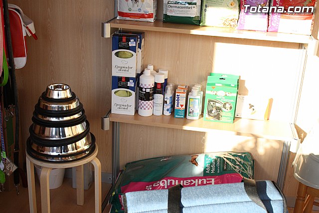 Clnica Veterinaria Dogo y Centro Veterinario Dogo hicieron entrega del bono de dos noches de hotel que sortearon entre los visitantes a su stand en la II Feria Outlet - 8