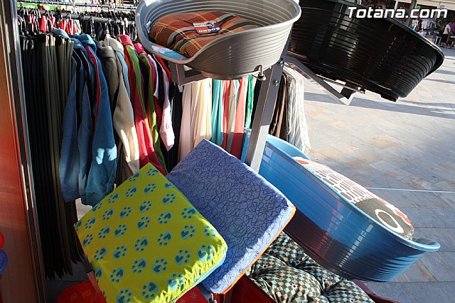 Clnica Veterinaria Dogo y Centro Veterinario Dogo hicieron entrega del bono de dos noches de hotel que sortearon entre los visitantes a su stand en la II Feria Outlet - 11