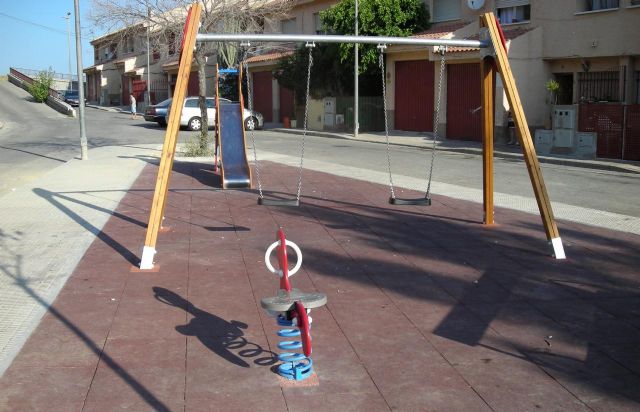Nueva zona de juegos infantiles en la calle Castellar de Los Ramos - 1, Foto 1