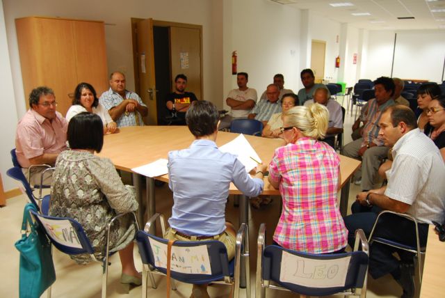 La alcaldesa y la concejal de Relaciones Vecinales se reúnen con los vecinos de Lébor, Foto 2