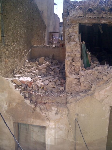 El PSOE exhibe documentación gráfica sobre el lamentable estado que presentan varios edificios de la calle Cava - 1, Foto 1