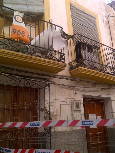 El PSOE exhibe documentación gráfica sobre el lamentable estado que presentan varios edificios de la calle Cava - 4, Foto 4