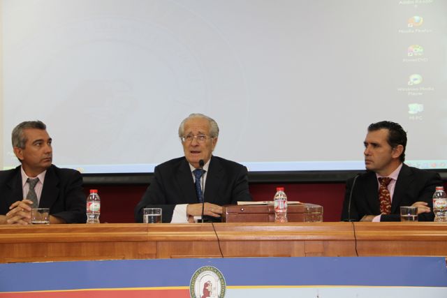 El abogado Ignacio Olmos abre el curso de ADE y Derecho con una conferencia - 1, Foto 1