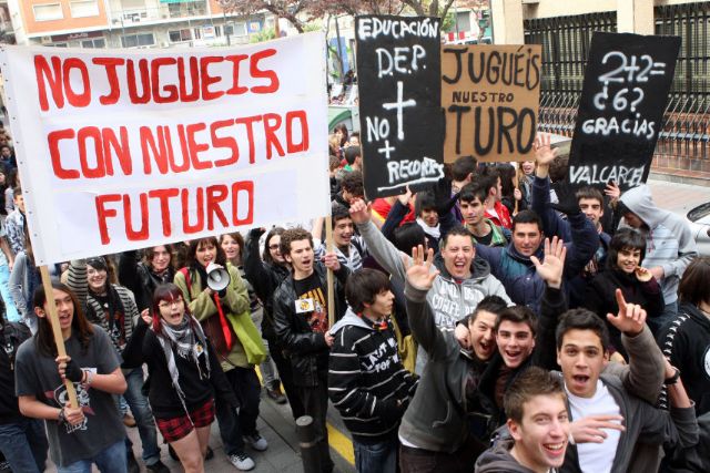 Las limpiadoras del IES Villa de Alguazas están en huelga porque el PP les adeuda una nómina y dos pagas extras - 2, Foto 2