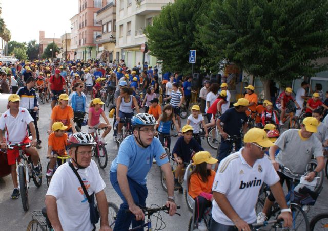 ´En Forma Pedaleando´ 2011 congregó a un millar de lumbrerenses en su tradicional recorrido urbano en bicicleta - 1, Foto 1