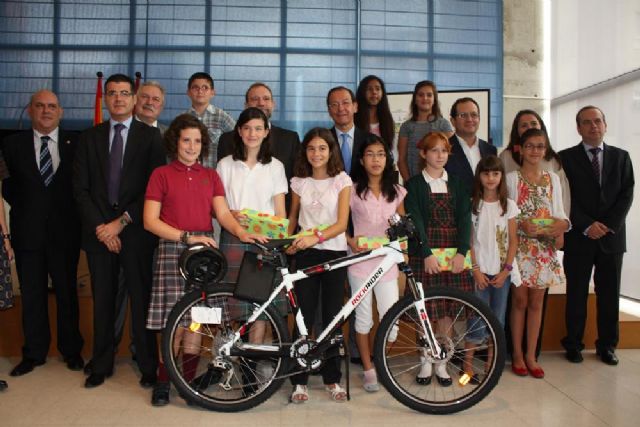 Diez escolares de la región reciben los premios que les acreditan como expertos en seguridad y salud - 2, Foto 2