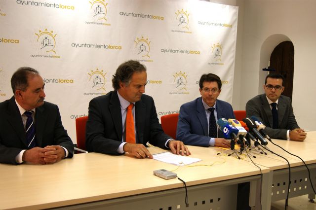 El Alcalde recibe una ayuda solidaria de 40.000 euros por parte de la firma de elevadores Orona Pecrés - 1, Foto 1