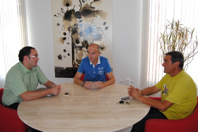 El Alcalde y el concejal de Comercio  se reúne con el delegado de CCOO en el aeropuerto - 1, Foto 1