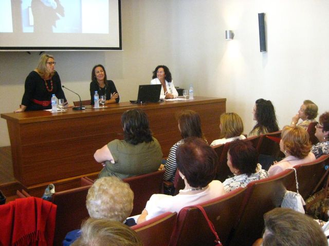 Conferencia de María Dueñas para celebrar el Día Internacional del Ama de Casa - 2, Foto 2
