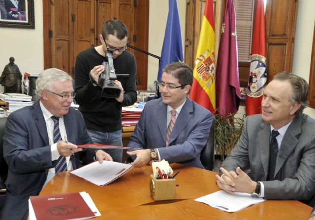 La Universidad de Murcia y el Círculo de Economía acuerdan potenciar la transferencia del conocimiento - 1, Foto 1