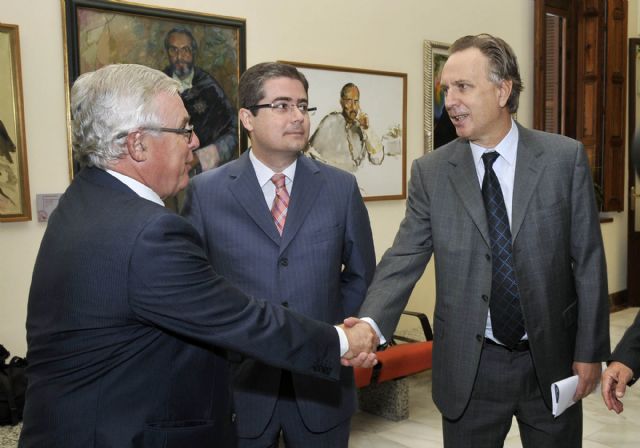 La Universidad de Murcia y el Círculo de Economía acuerdan potenciar la transferencia del conocimiento - 2, Foto 2