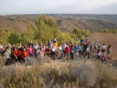 Unas 50 personas participan en la ruta de senderismo por la Sierra de la Muela y playa del Portús