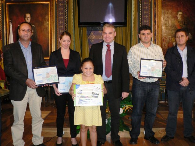 Ziortza Pedraza y lvaro Morales, premiados por Aqualia, Foto 1