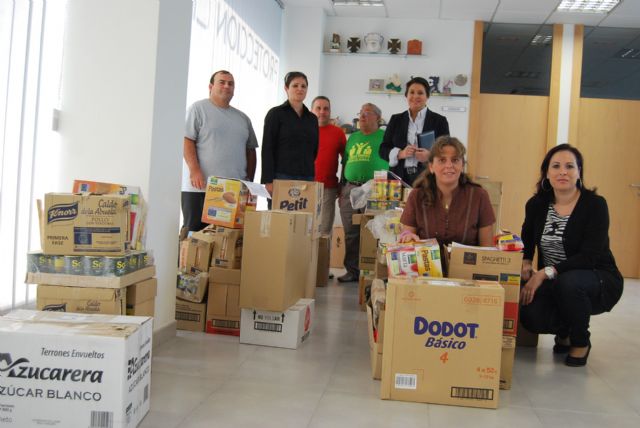 Proteccin Civil reparte alimentos de primera necesidad a familias en situacin de necesidad, Foto 1