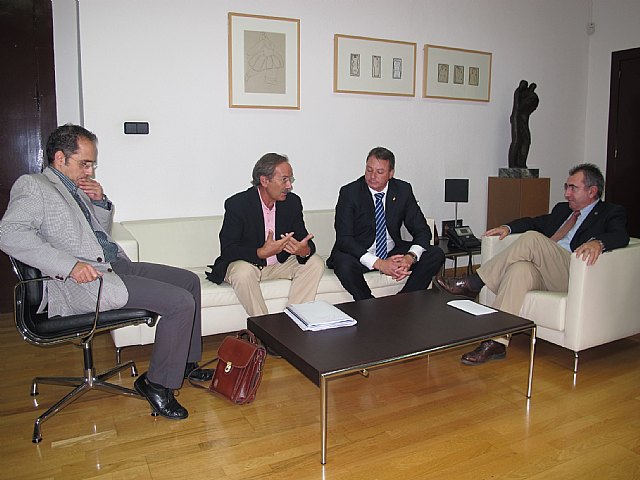 El consejero de Presidencia recibe al alcalde de Ceutí - 1, Foto 1