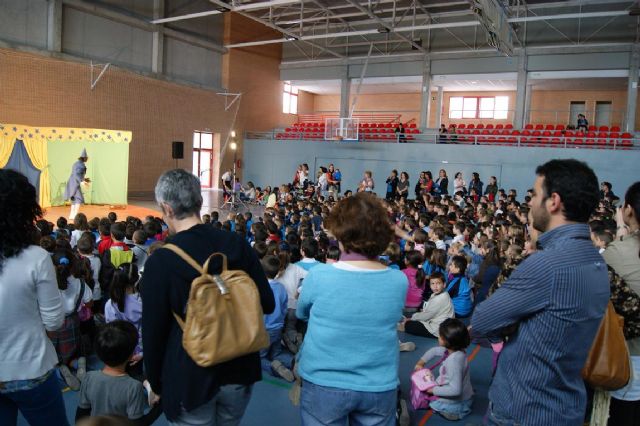Payasos Sin Fronteras vuelve a Lorca a repartir sonrisas entre los afectados por el terremoto del pasado 11 de mayo - 1, Foto 1