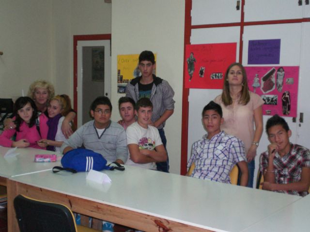 Los alumnos del Aula Ocupacional participan en un taller formativo sobre educación para la salud para prevenir la infección por VIH/SIDA, Foto 1