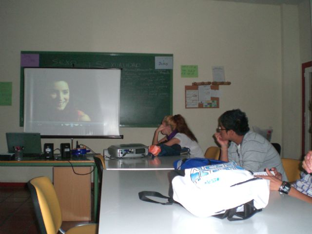 Los alumnos del Aula Ocupacional participan en un taller formativo sobre educación para la salud para prevenir la infección por VIH/SIDA, Foto 2