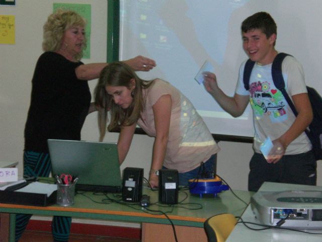 Los alumnos del Aula Ocupacional participan en un taller formativo sobre educación para la salud para prevenir la infección por VIH/SIDA, Foto 3