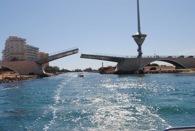 El puente del Estacio recupera su horario habitual con 6 aperturas diarias - 1, Foto 1