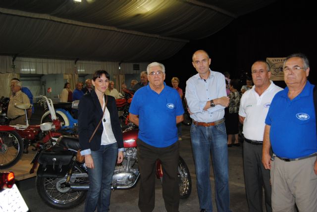 El Alcalde inauguró la exposición de motos antiguas que se puede ver este fin de semana en el parque Almansa - 1, Foto 1