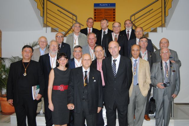 El Congreso de Cronistas Oficiales arrancó con un homenaje a D. Fernando Jiménez de Gregorio, autor del primer libro sobre la historia de San Javier - 1, Foto 1