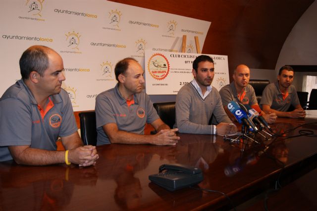 El Club Ciclista La Hoya-Lorca entrega a la Mesa Solidaria 2.120 euros procedentes de la organización de la BTT Ruta del Sol - 1, Foto 1